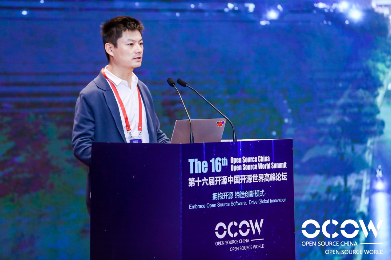 要务科技CEO石东海发表演讲